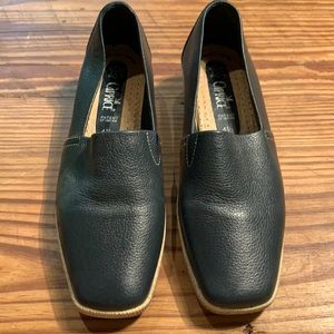 NWOT Caprice navy leather espadrilles